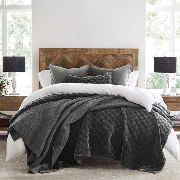 Pottery Barn Velvet Lattice Handcrafted Quilt King California King NEW - Picture 1 of 6